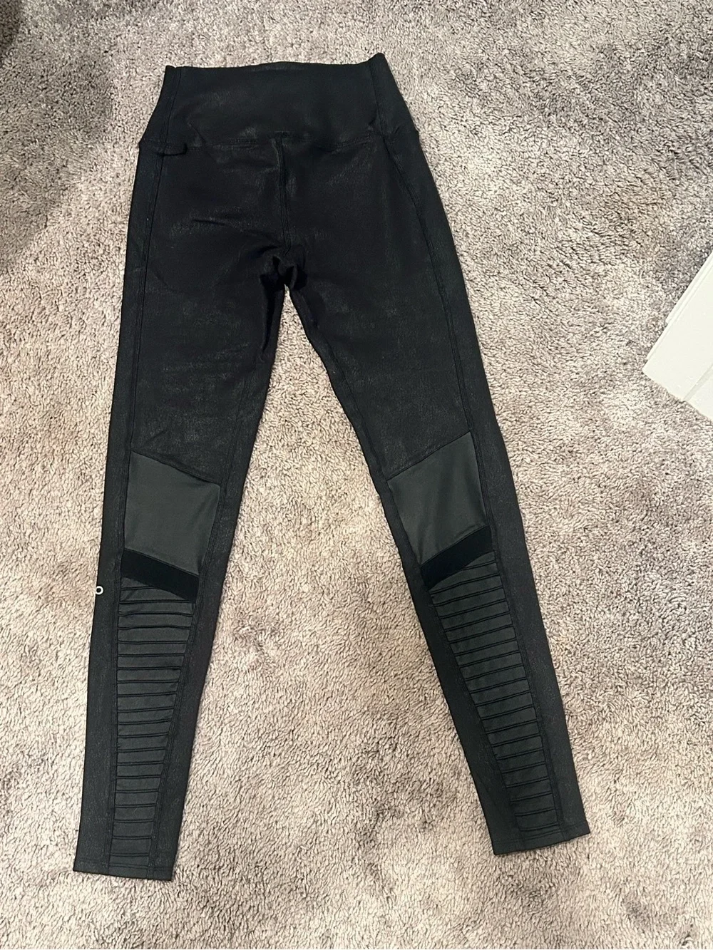 Alo Yoga High-Waist Moto Ribbed Active Leggings - Black.  Small